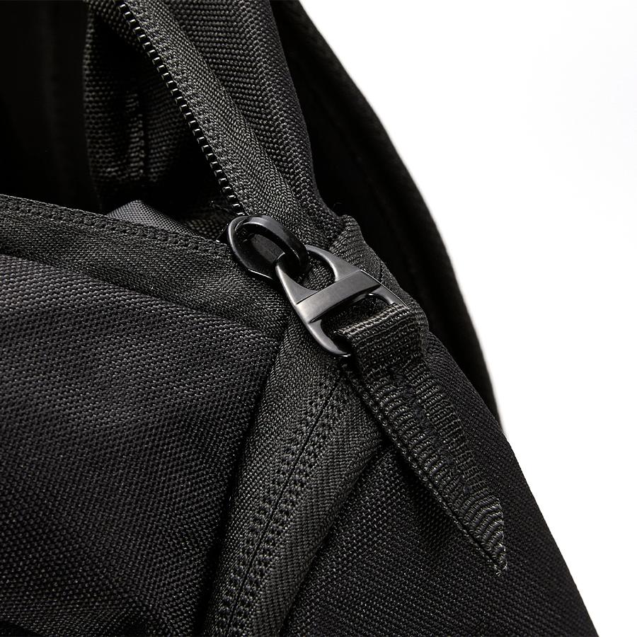 Large capacity sports backpack [black] 