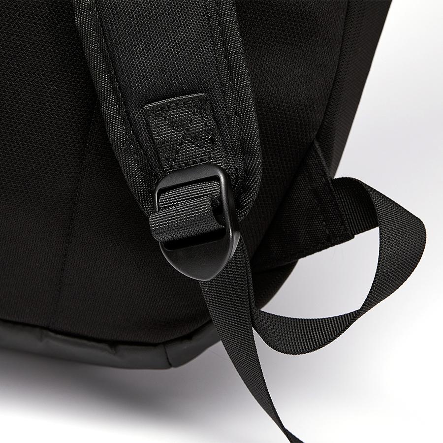 Large capacity sports backpack [black] 