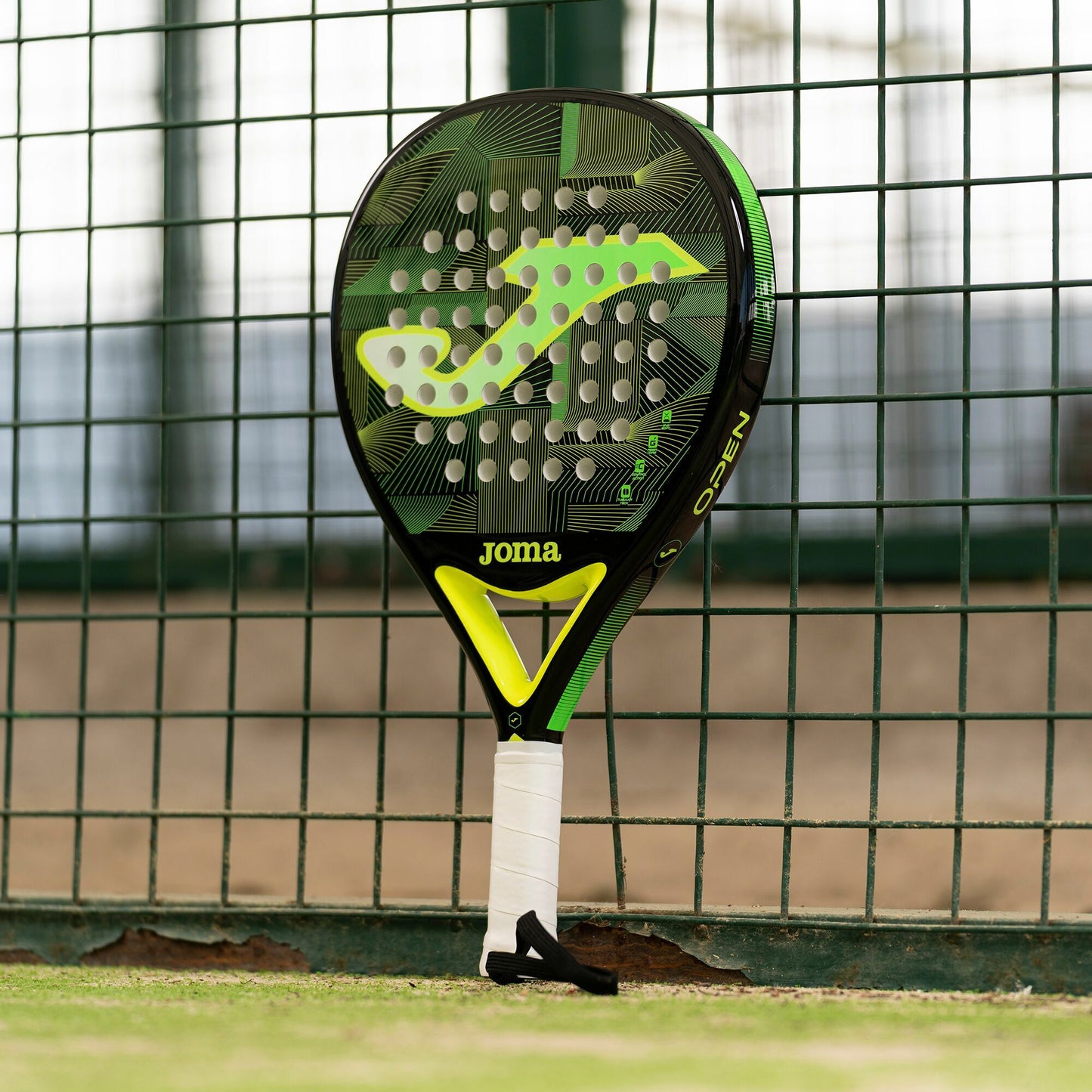 Plate tennis racket [black and green]